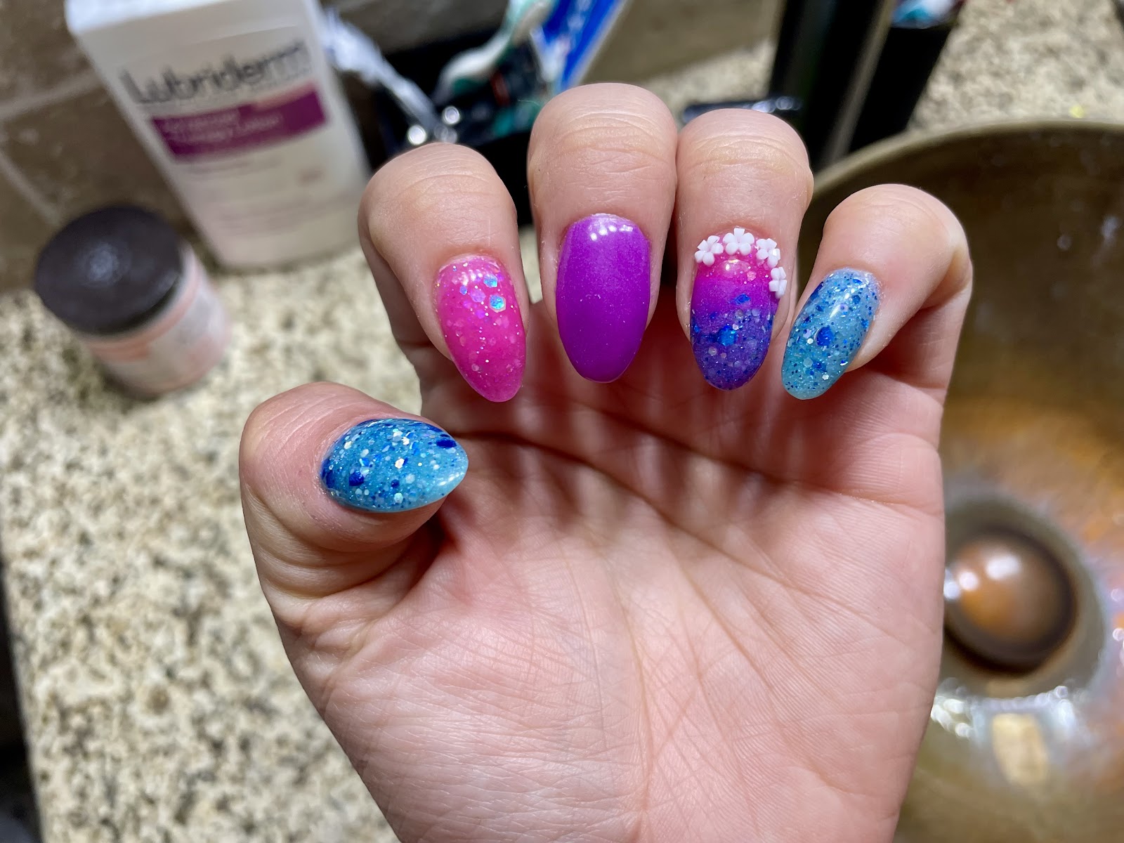 Snappy Nails logo